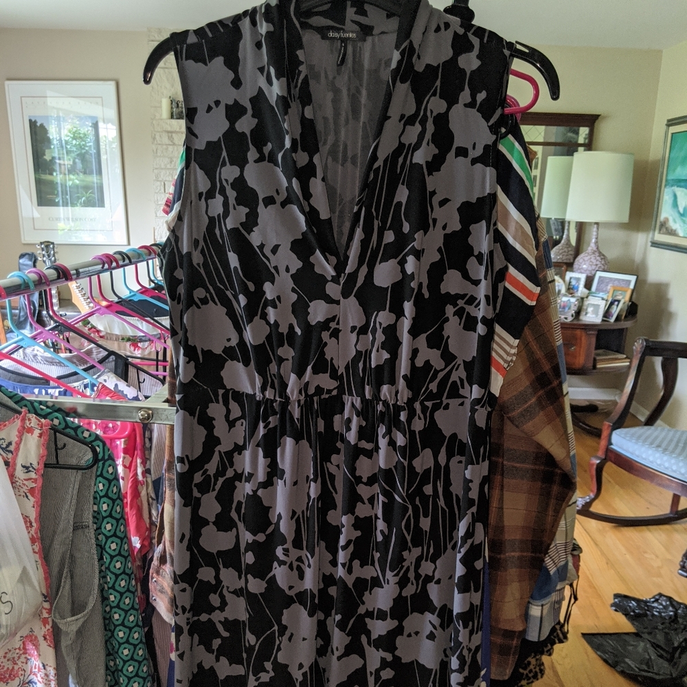 Midi sleeveless vneck dress
